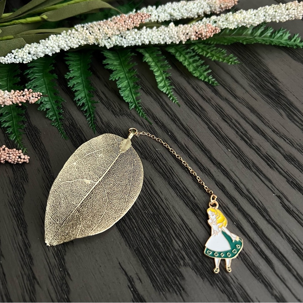 📕 New! Alice Inspired Metal Gold Leaf Vein Bookmark